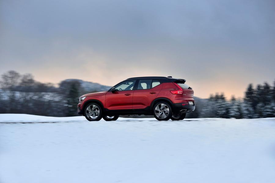  Volvo XC40 D4 R-Design 2017 года  (WW) (фото 38 из 44)